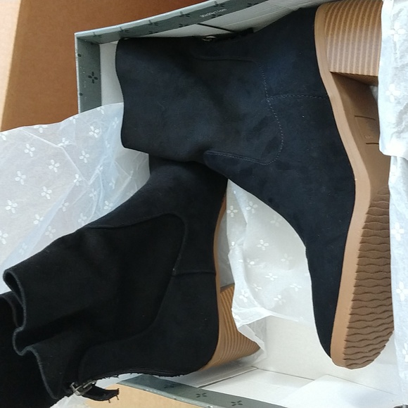 Block Heel Laceless Ankle Boots - Picture 2 of 8